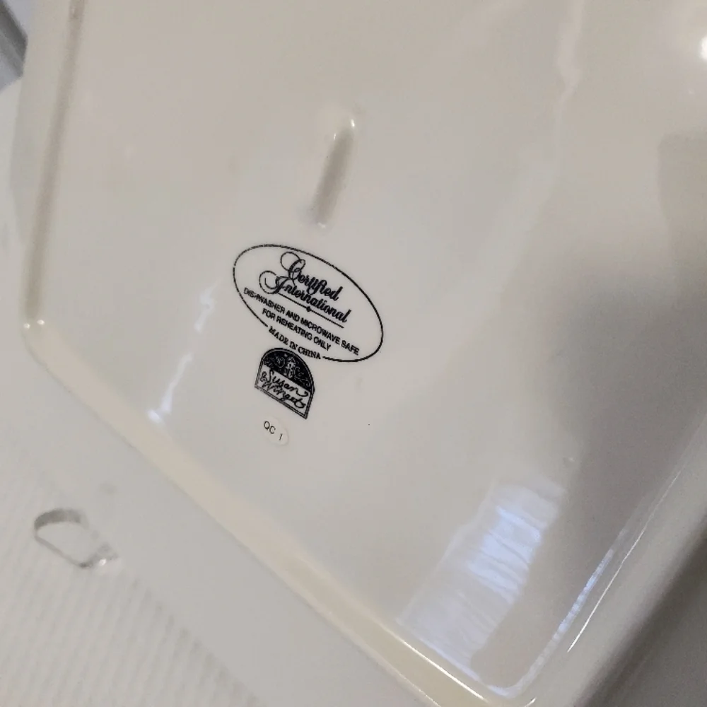 Certified International, Susan Winget Holiday Lodge Serving Plate 11.5